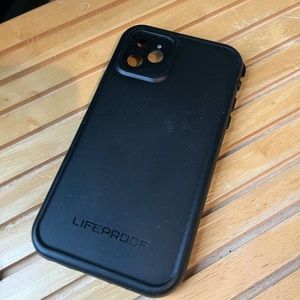 iPhone 11 Lifeproof case full coverage
